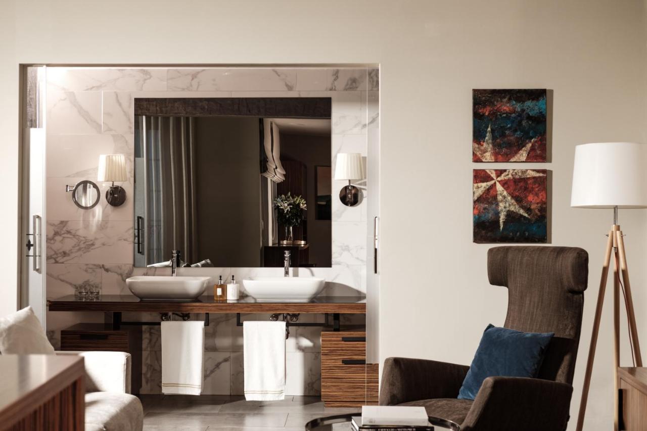 1926 Le Parisot Boutique Suites Valletta Bagian luar foto